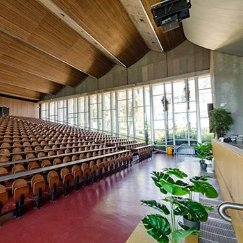 Faculté droit - photo amphi E vide